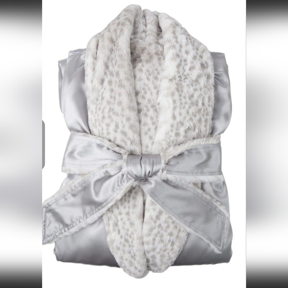 Giraffe at Home Gray Satin Robe - Picture 12 of 14